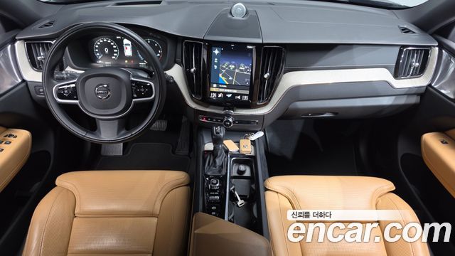 Volvo XC60 — interior