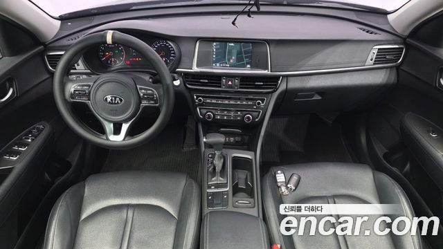 Kia K5 — interior