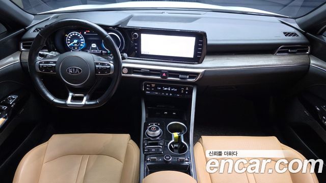 Kia K5 — interior