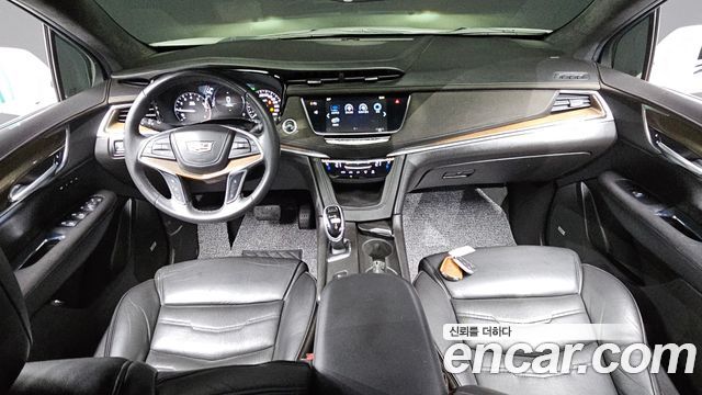 Cadillac XT5 — interior