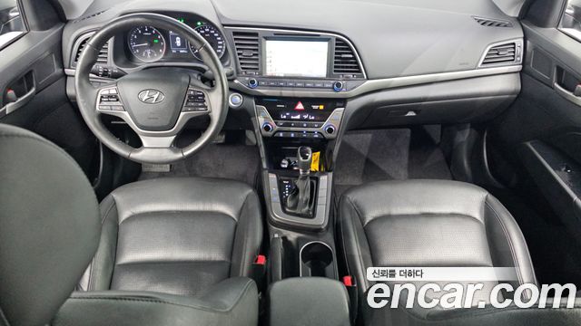 Hyundai Avante — interior