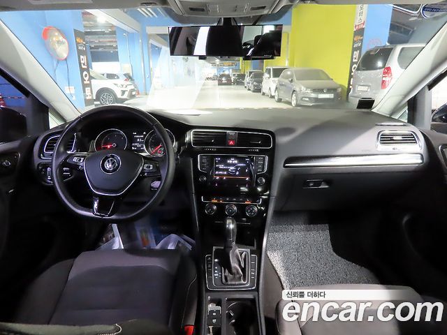 Volkswagen Golf — interior