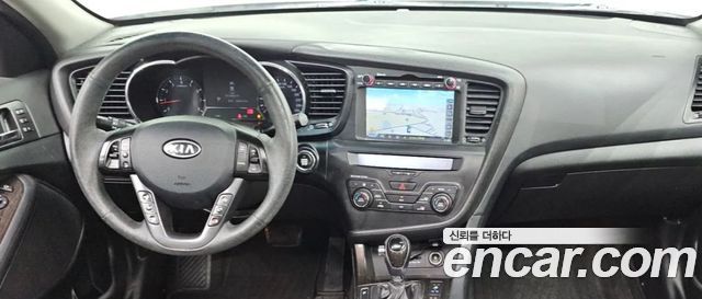 Kia K5 — interior