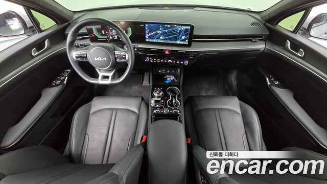 Kia K5 — interior
