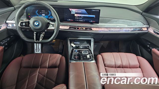 BMW i7 — interior