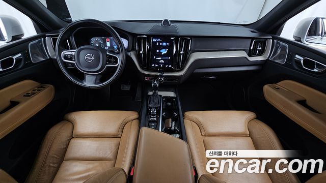 Volvo XC60 — interior