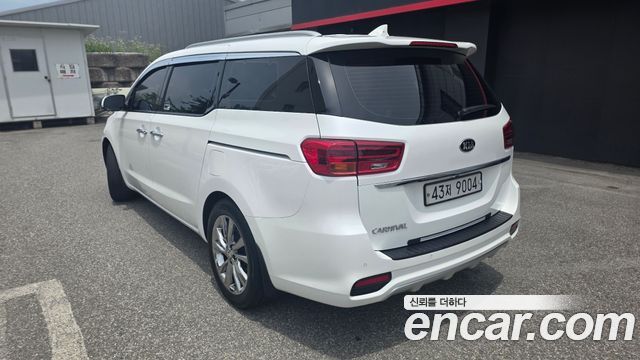 Kia Carnival — interior