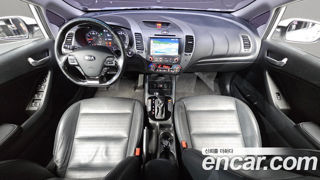 Kia K3 — interior