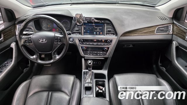 Hyundai Sonata — interior