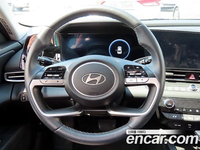 Hyundai Avante — interior