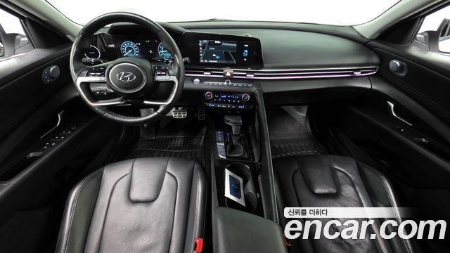 Hyundai Avante — interior