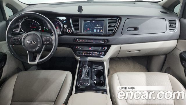 Kia Carnival — interior