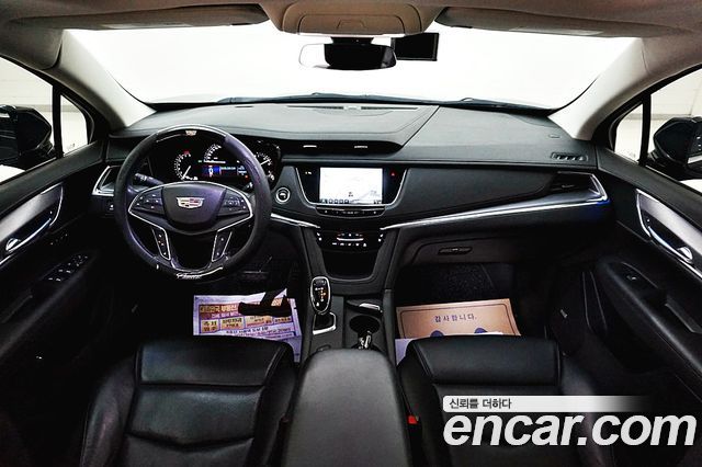 Cadillac XT5 — interior