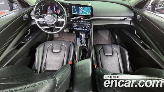 Hyundai Avante — interior