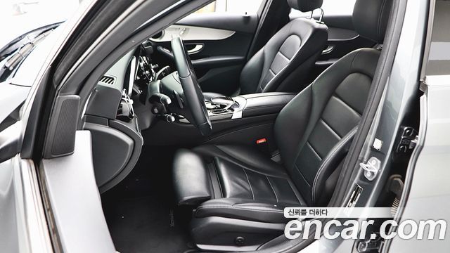 Mercedes-Benz C-Class — interior