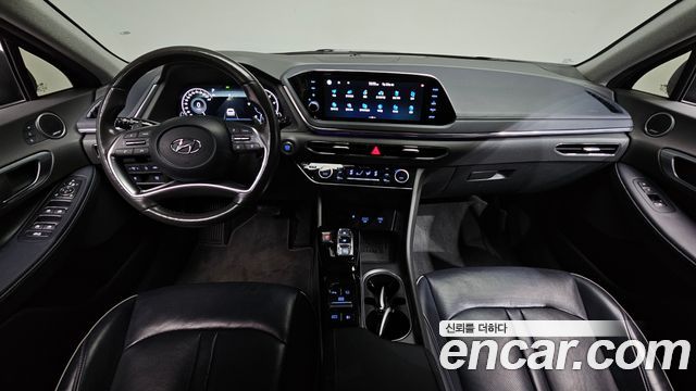 Hyundai Sonata — interior