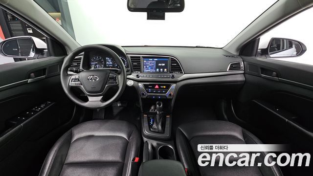 Hyundai Avante — interior