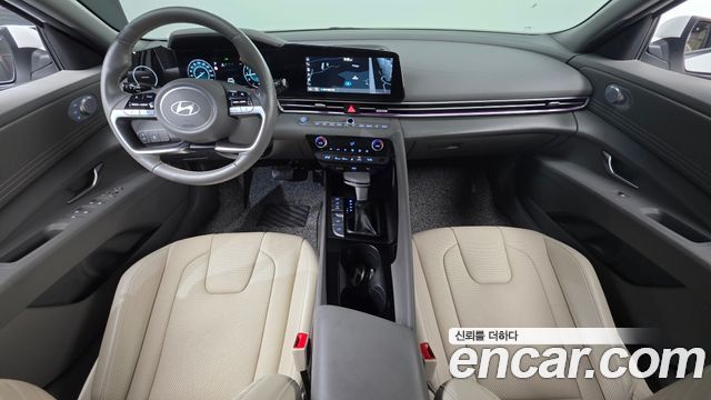 Hyundai Avante — interior