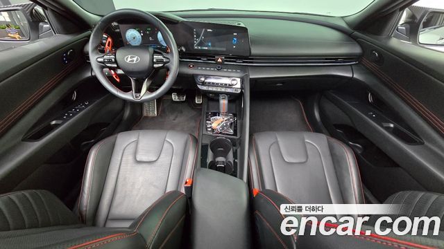 Hyundai Avante — interior