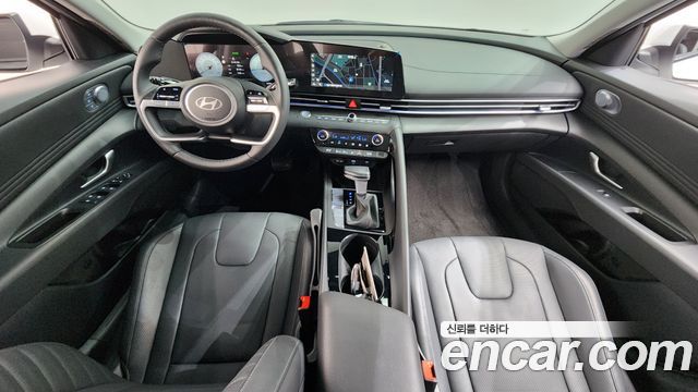 Hyundai Avante — interior