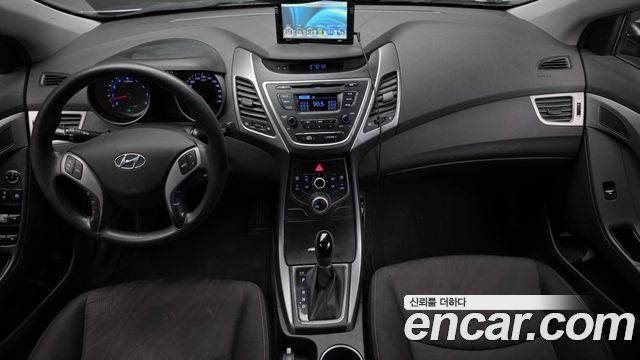 Hyundai Avante — interior