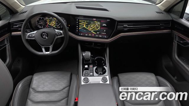 Volkswagen Touareg — interior