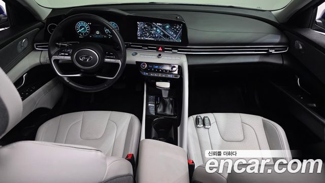 Hyundai Avante — interior