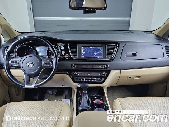 Kia Carnival — interior