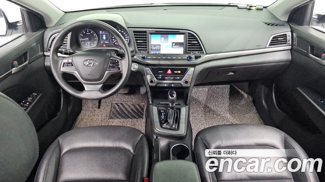 Hyundai Avante — interior