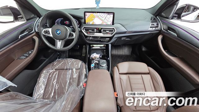BMW iX3 — interior