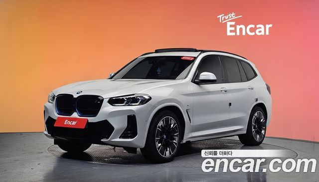 BMW iX3 — exterior