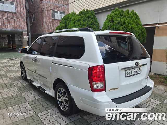 Kia Carnival — interior