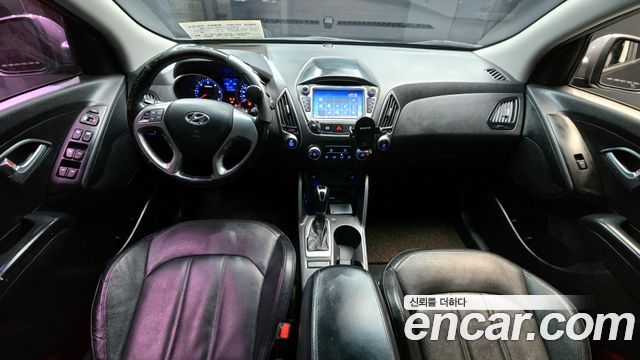 Hyundai Tucson — interior