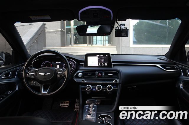 Genesis G70 — interior