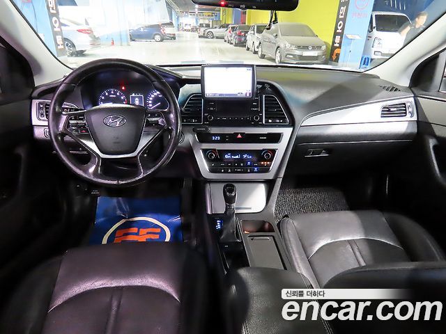 Hyundai Sonata — interior