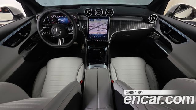 Mercedes-Benz GLC-Class — interior
