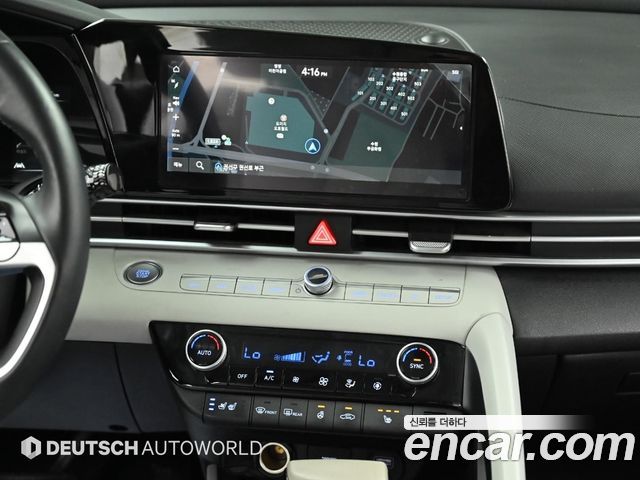 Hyundai Avante — interior
