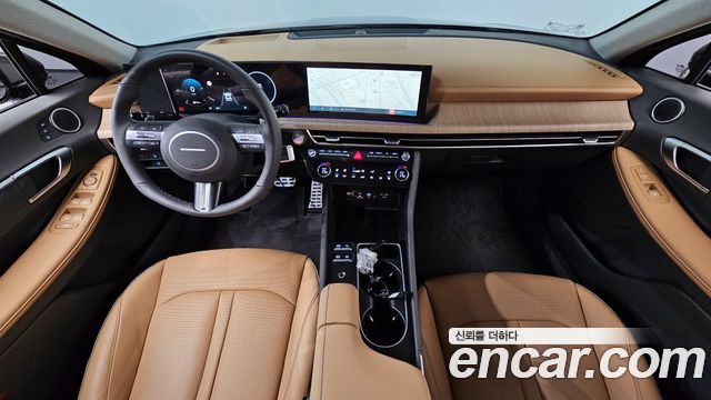 Hyundai Sonata — interior