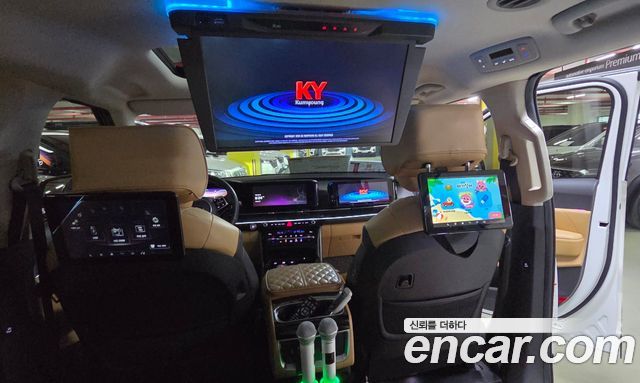 Kia Carnival — interior