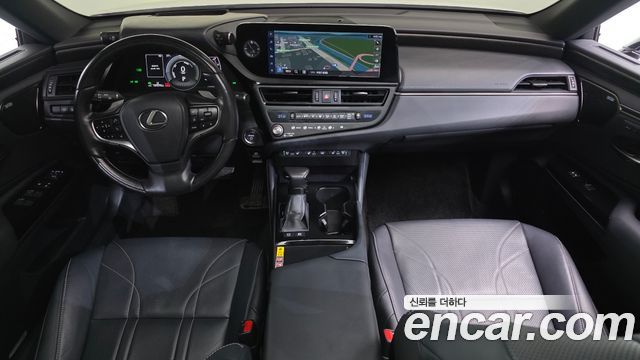 Lexus ES — interior