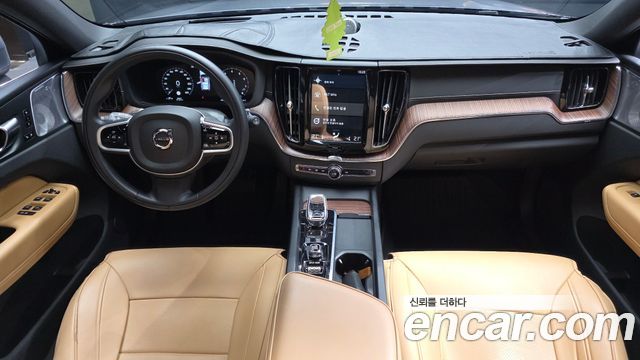 Volvo XC60 — interior