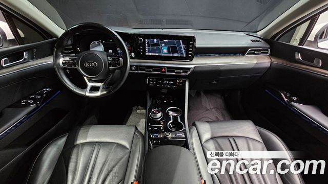 Kia K5 — interior