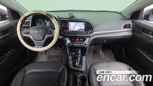 Hyundai Avante — interior
