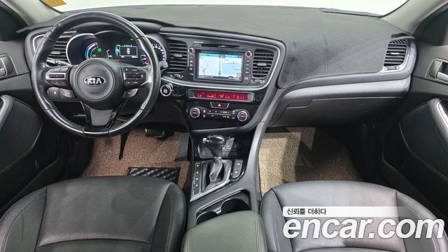 Kia K5 — interior