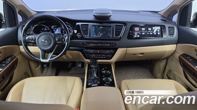 Kia Carnival — interior