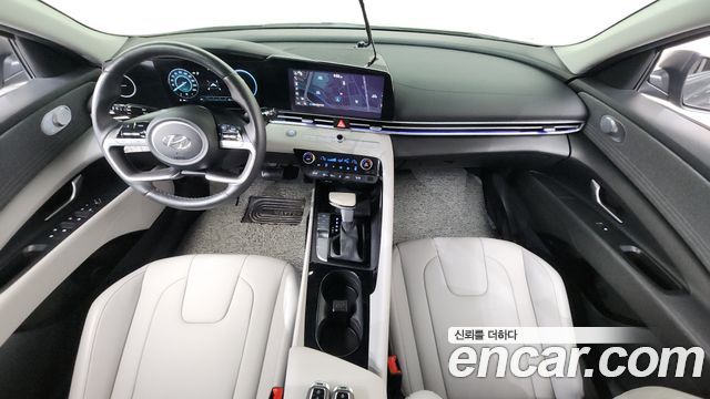 Hyundai Avante — interior