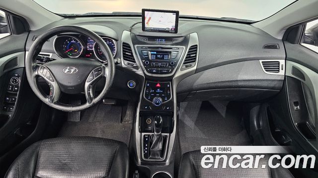 Hyundai Avante — interior