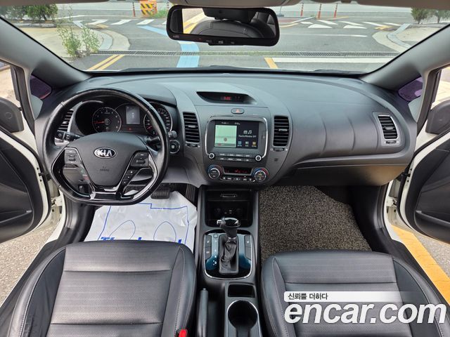 Kia K3 — interior