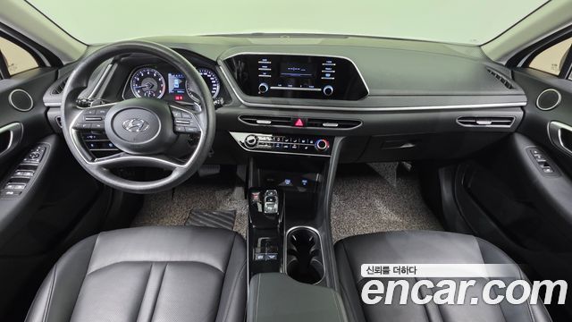 Hyundai Sonata — interior