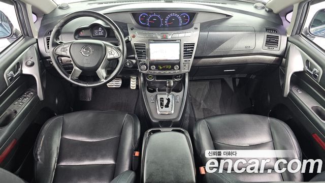 KG Mobility Korando — interior